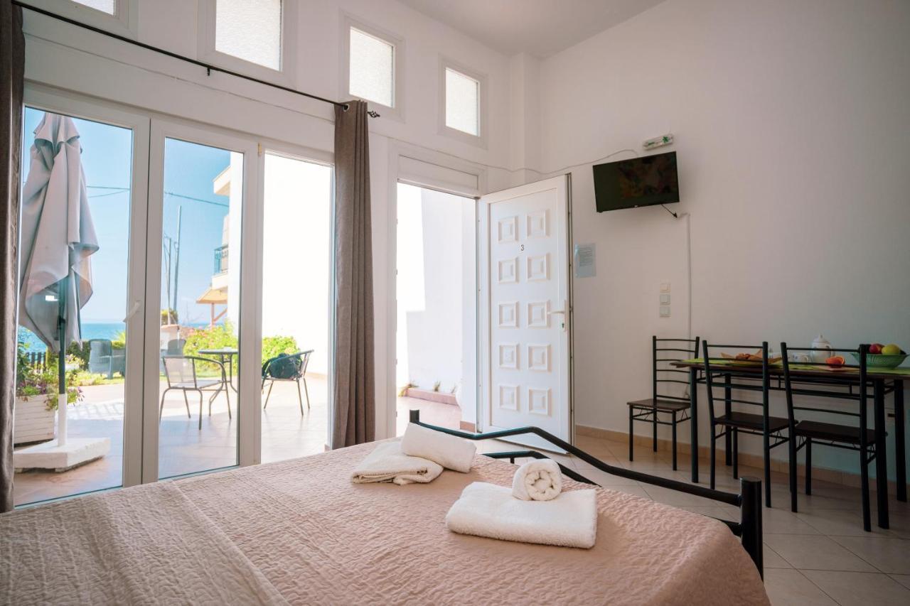 Christina'S Sea House Apartman Nikíti Kültér fotó