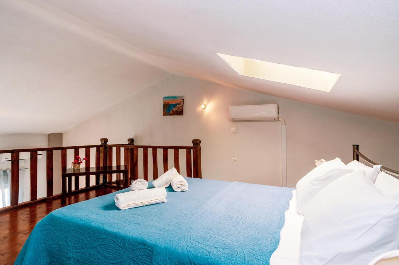 Christina'S Sea House Apartman Nikíti Kültér fotó