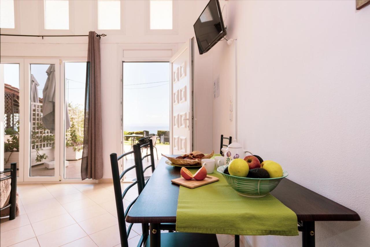 Christina'S Sea House Apartman Nikíti Kültér fotó