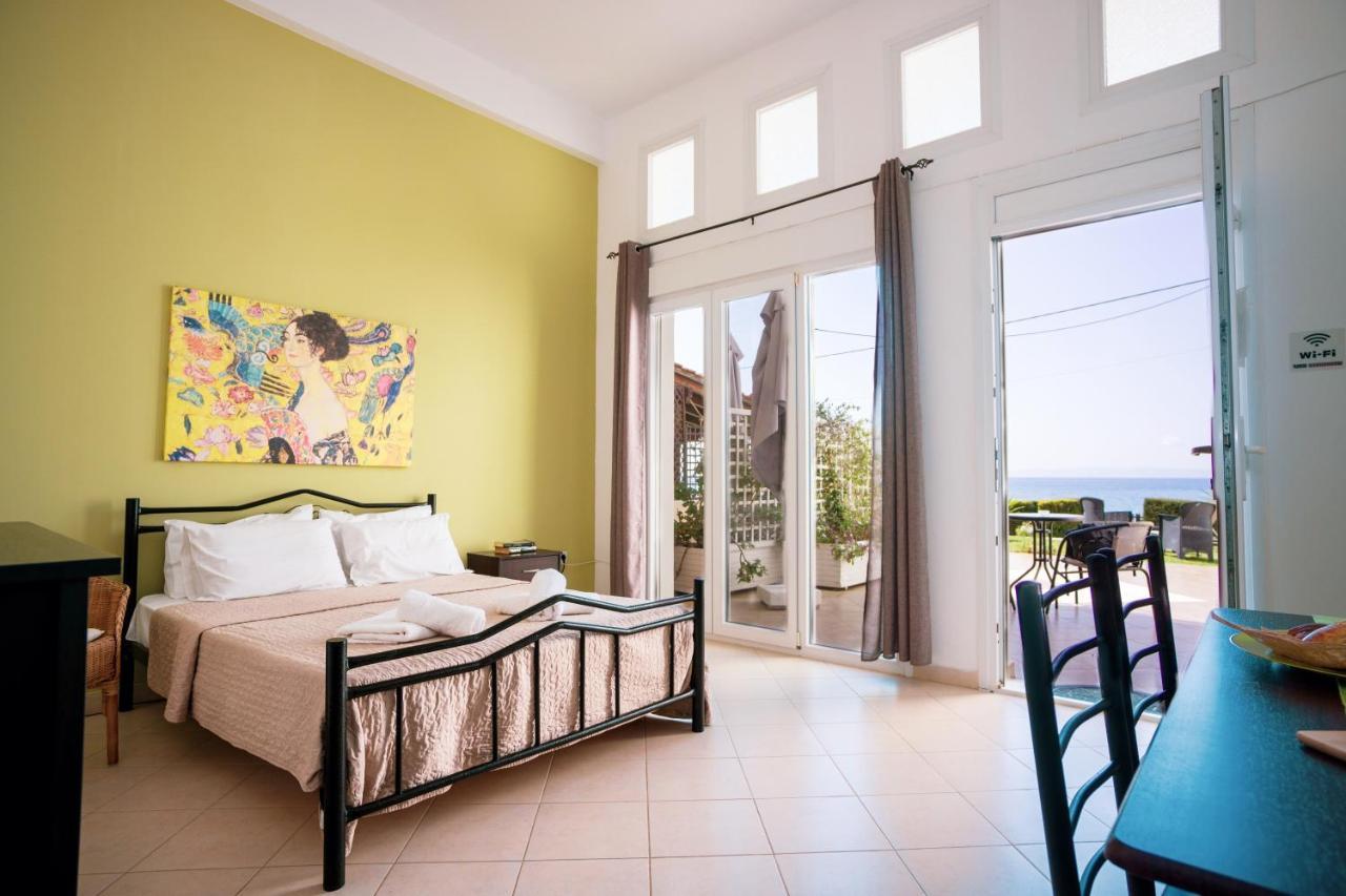 Christina'S Sea House Apartman Nikíti Kültér fotó